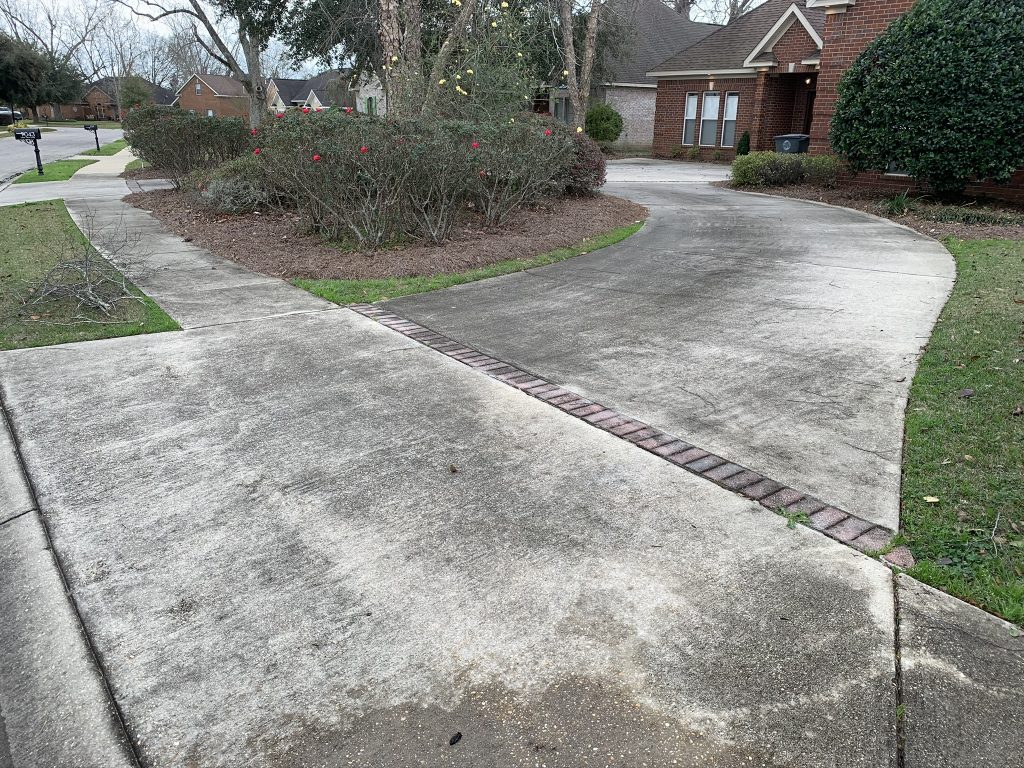 Dirty driveway in Gulf Shores